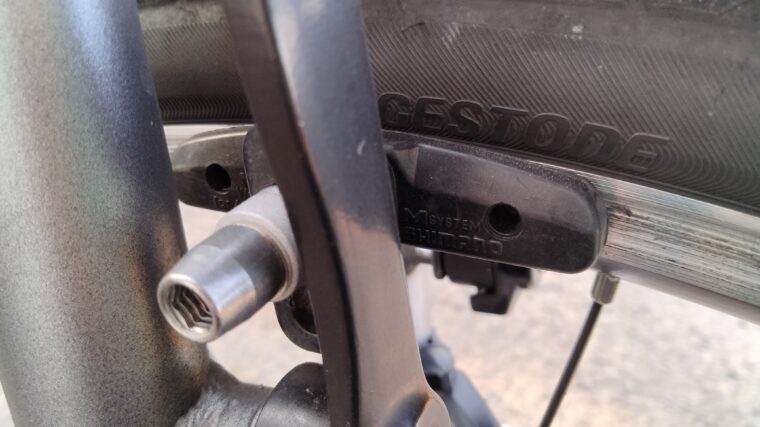 TB1にシマノのブレーキシュー