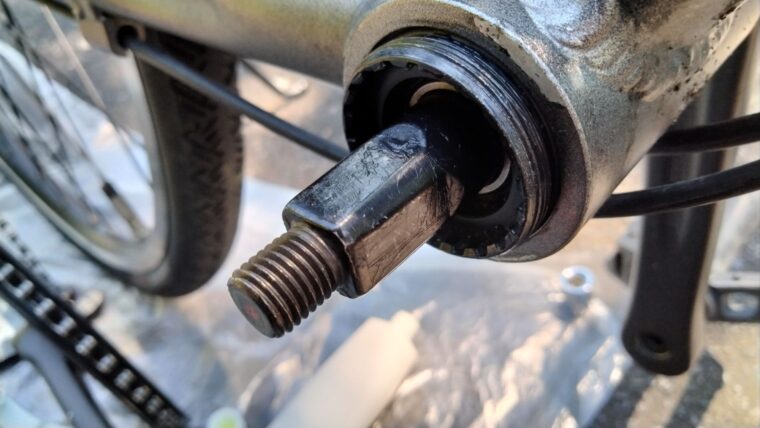 TB1のボトムブラケット