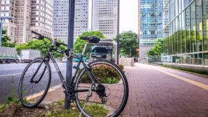 オフィス街とクロスバイク