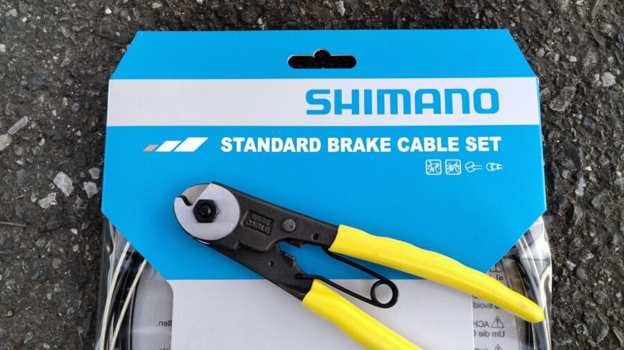 ブレーキワイヤーとワイヤーカッター