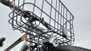 ブリヂストンTB1にフロントバスケットを装着