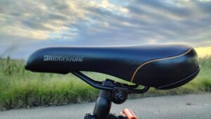 TB1のサドル